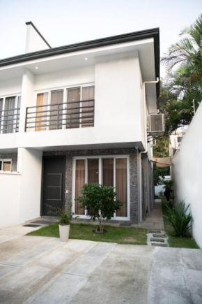 Townhouse - Centrico - Modern - 3 hab - Patio